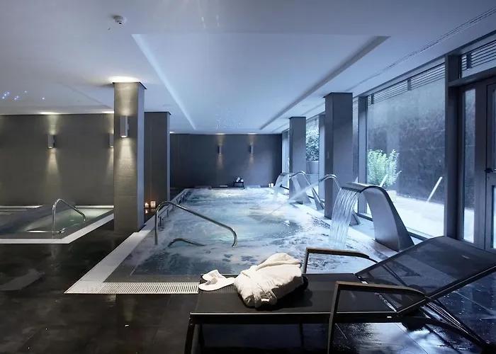Hoteles con piscina cubierta en Valencia - Encuentra tu alojamiento ideal